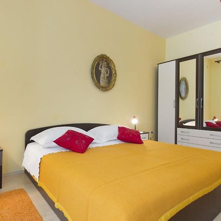 Apartments Vince Primosten Bagian luar foto