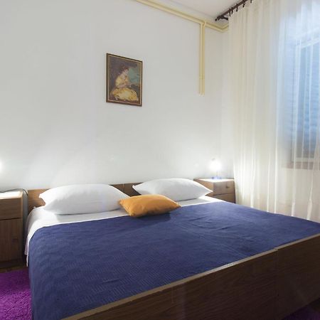 Apartments Vince Primosten Bagian luar foto